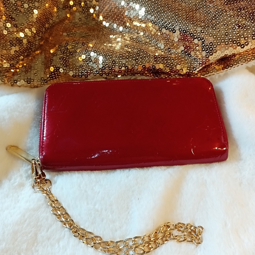 Authentic Louis Vuitton Zippy Wallet